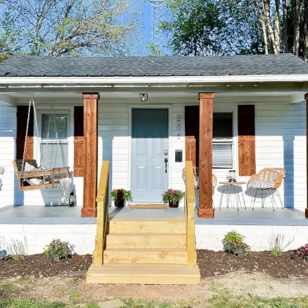 Cute Boho Country Bungalow in Central Franklin KY Отели в г. Симпсон Каунти