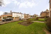 "Fraser's", Marine Lodge, Big 2 Bed, Ground Floor, Parking, "Fore" Golfers Too !