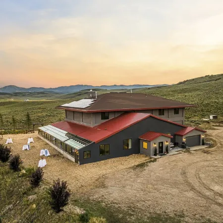 Browns Canyon Lodge - with an Indoor Hot Tub and Game Room-