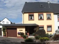Quiet Non smoking apartment (approx 80sqm Located right on the edge.