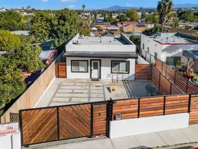 New home closed to everything to enjoy with your friends or Family Hotels in Mid-City