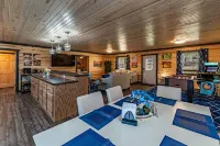 Wooded Circle - Barrel sauna, hot tub, fire pit