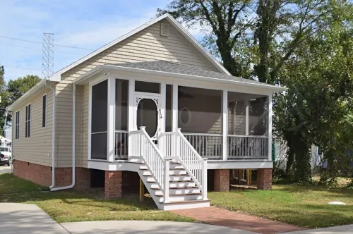 Miss Ida- Adorable Downtown Historic Cottage w/ Screened Porch