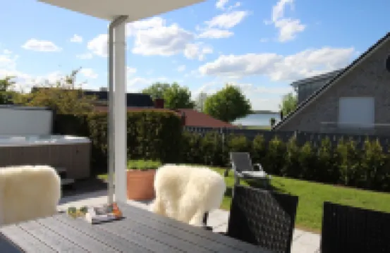 Casa Fortuna Comfort mit Seeblick, Whirlpool, Sauna und Eingezäuntem Garten