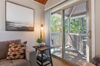Whitefish Mountain Ski Condo - 1 BR, Kitchen, Hot Tub/Spa