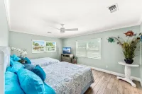7 bd 7 bth Slps 30! 3 kitchens! Pool, Sauna, Beach, Hot tubs, Game Rm, Golf Cart