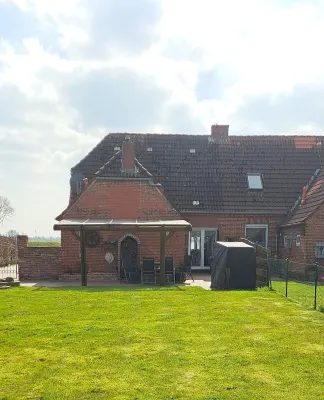 Gemütliches Ferienhaus mit Whirlpool, Sauna und Garten mit Deichblick - Homestays