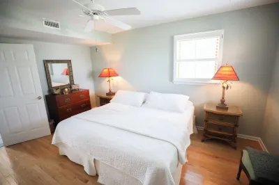 NEW!!! Spacious 4-bedroom Water-Front Home in Holden Beach!!