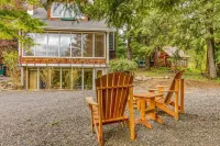 Cozy Blueberry Cottage Studio Stevenson, king bed, kitchenette, pet friendly!
