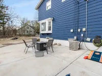 MKE River 3-LVL Townhouse 3BR+1.5BA with Parking for 2 Vehicles Hotels in Glendale