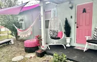 Steps to Restaurants & Main Street.  Pet friendly
