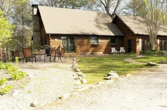 The Lodge at Hawthorn Haven