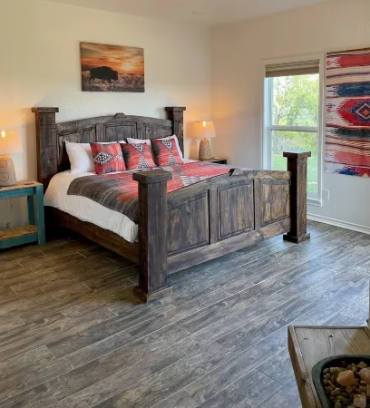 5 bedroom house w/pool -- private ranch just 1 hr from Waco