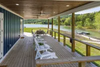 Lakefront House at Summer Breeze w/ Private Dock w/ Kayaks