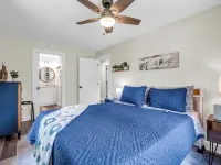 Pet-Friendly, Convenient Cabin Minutes from Downtown Hendersonville