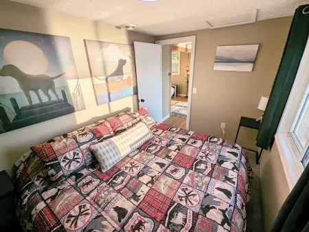 Lakefront Home with Sunsets, Dock, and Deck!  Dogs Stay Free!