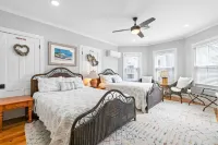 *3rd to Beach*Summer Weeks Available: *Clean*Updtdvictorian*Across Veterans Park