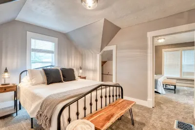 Lux Kalispell Farmhouse w/ Large Hot Tub