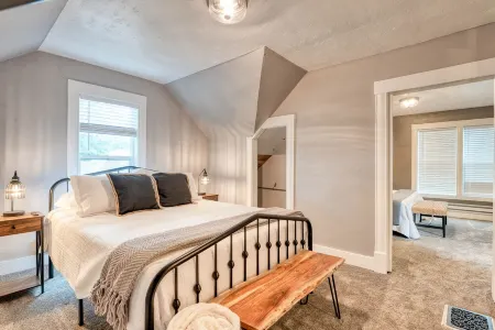 Lux Kalispell Farmhouse w/ Large Hot Tub