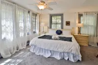 Birch Creek Retreat ~ 8br, 8ba, New Hot Tub + Sauna