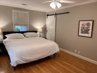 Location location! Cottontown Retreat downtown Columbia, Perfect for 2 couples! - บังกะโล