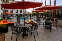 Hampton Inn Phoenix-Biltmore - Rooftop Pools