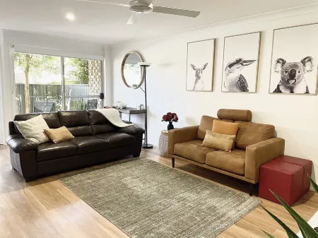 Great Location - 5 mins to beach, Shops, Cafes & Restaurants Отели в г. Кофс-Харбор