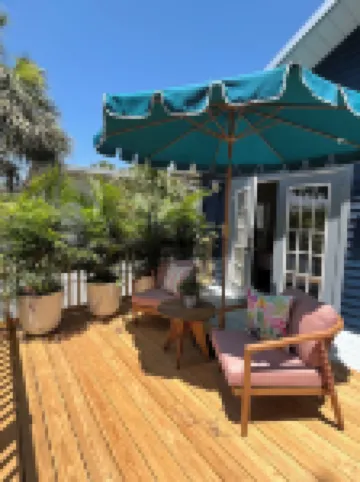 Charming 2-bedroom cottage in downtown Mount Dora with RV parking, pets welcome