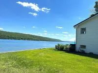 Birchwood Cottage - 200ft of Lake Beach-Fully flat lot -Private Driveway