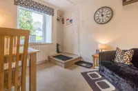 The Retreat, steps from amenities, short walk from Lake Windermere. Eco Friendly