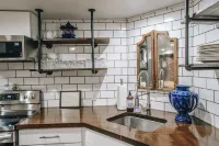 Stunning Ground Floor Apartment in Green Ridge. Hotels in Scranton