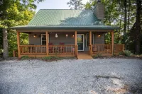 Ace In The Hole - Charming 3-bedroom cabin in peaceful Townsend. Sleeps up to 6.
