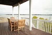 Harkers Hideaway - Waterfront Home with Private Dock & Private Beach Hotels in Harkers Island