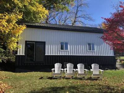 SILVER LAKE STUDIO - Located on Silver Lake & 9 miles from Letchworth State Park Hotels near Letchworth State Park Upper Falls