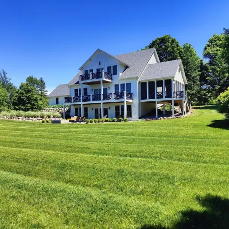Beach Breeze-Lakefront Home-Private Beach-Porch-Deck-Firepit-5Br Ensuite-Hot Tub