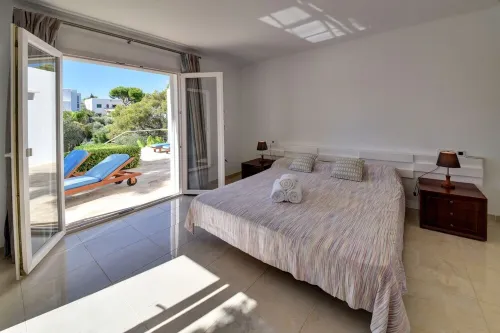 Villa mit Direktem Strandzugang zu Einer Sandigen Bucht in Cala D'or Zentrum Hotel a Cala d'Or