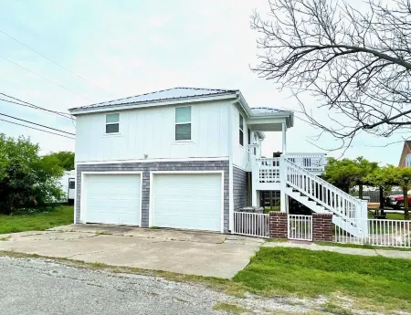Sunsets on the ocean view - steps to Seadrift lighted fishing pier. Hurry here! Отели в г. Сидрифт