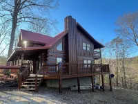 Family sized cabin 20 minutes from Pigeon Forge and 20 minutes from Gatlinburg! Blowing Cave Mill 주변 호텔