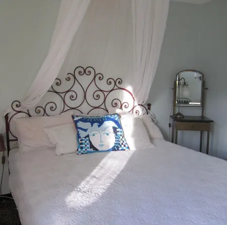 Ligur. Mansion from the 12th century for 2/3 P., in mountain village, 10 km to the sea Отели в г. Дольчедо