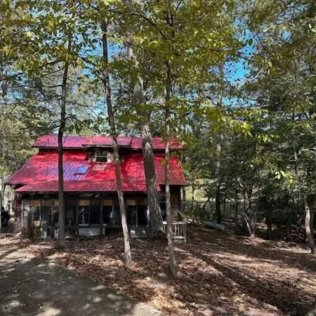 Charming River Cabin Retreat, Sleeps 14, near fishing and hunting + boat parking