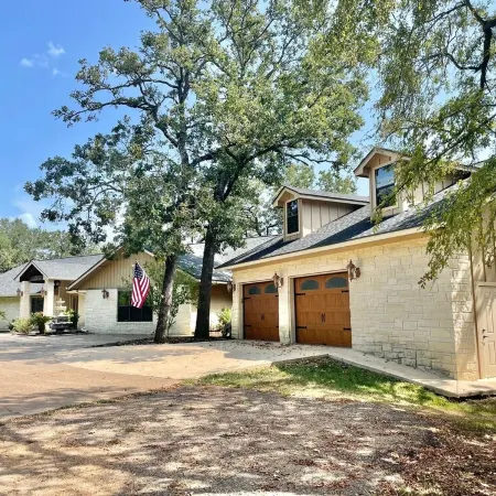 Secluded Whoop Acre Ranch Sleeps 25-Loaded with Entertainment