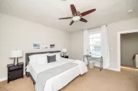Candy Apple: Family Friendly Downtown LYH Getaway