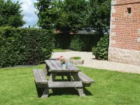 Quiet, unusual, private swimming pool, bucolic garden with trees, surrounded by meadows Hotels in der Nähe von Orochi
