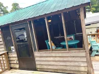 Lakefront tiny cabin amazing view on Lake Marion! Pet friendly & sleeps 6