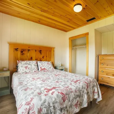 Rangeley Lake House with lake access & views, Saddleback 15min, outdoor paradise