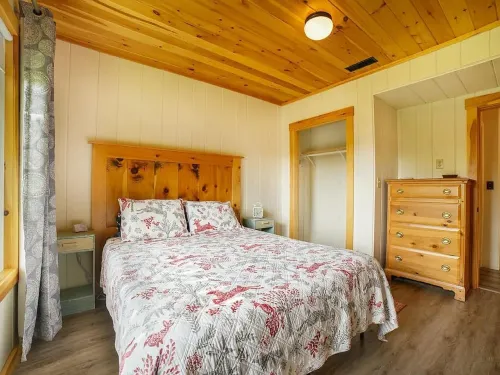 Rangeley Lake House with lake access & views, Saddleback 15min, outdoor paradise