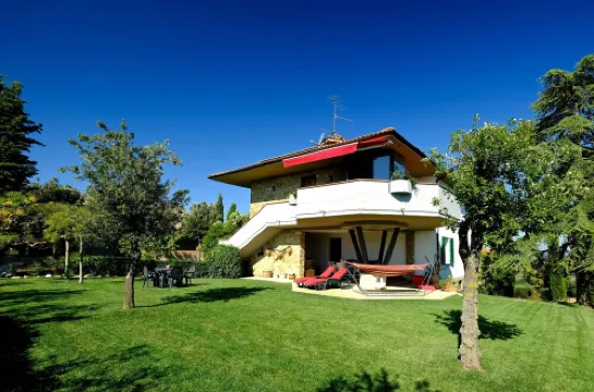The Pomegranate - San Quirico d'Orcia