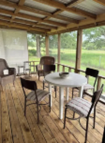 Cozy cabin in Glen Rose with AC, WiFi, Close to all major attractions!