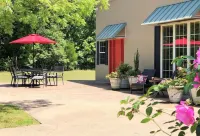 Spacious Red Oak Cottage at Fall Farm