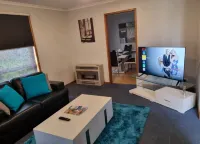 Comfy Ocean Getaway with Boat or Caravan Space & Unlimited Wi-Fi & Netlfix!!!!!